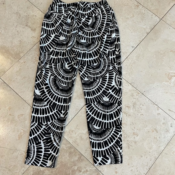Trina Turk pants with pockets, size small - Picture 2 of 4